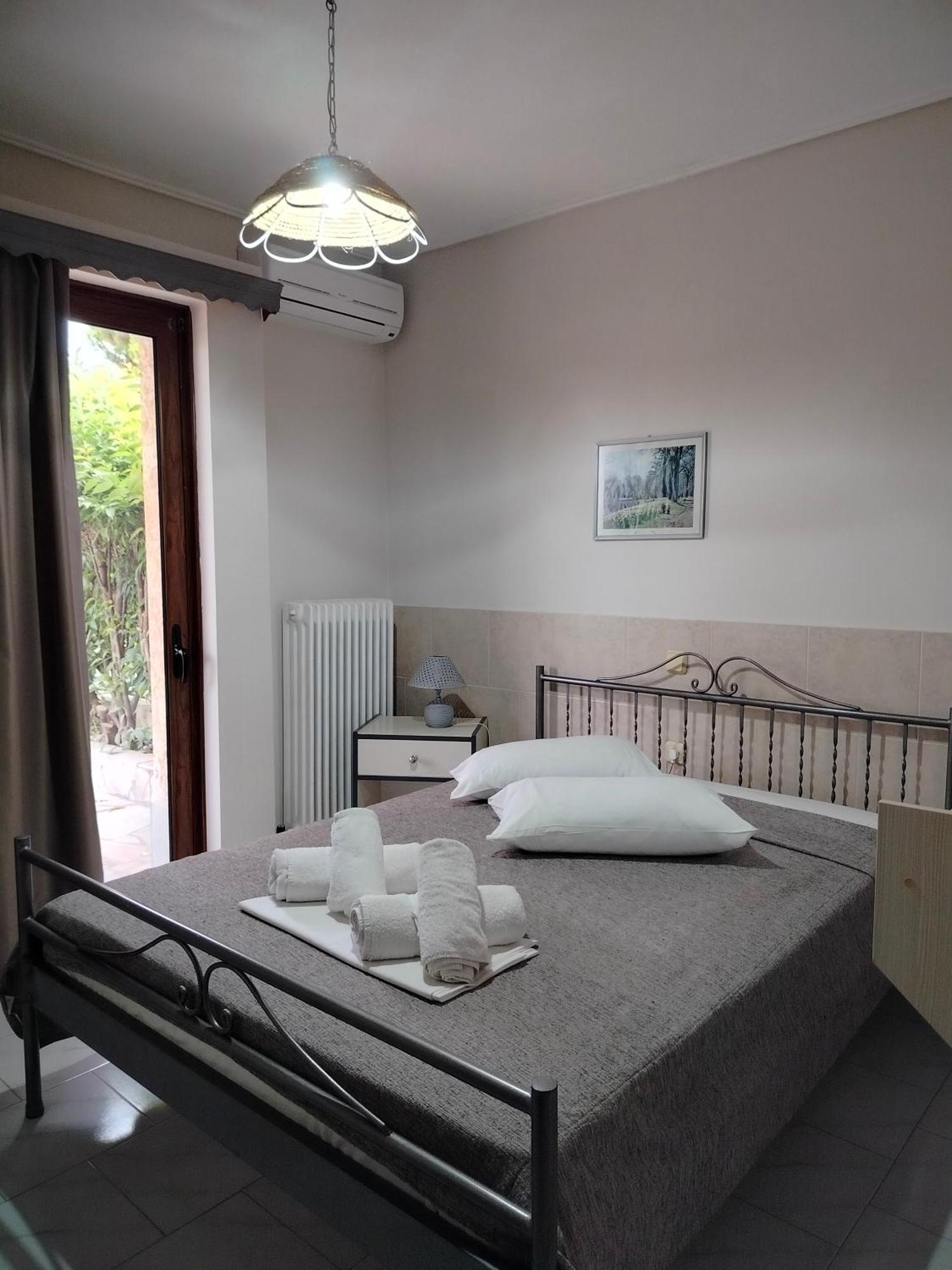 Iliahtida Apartments Rovies Bagian luar foto