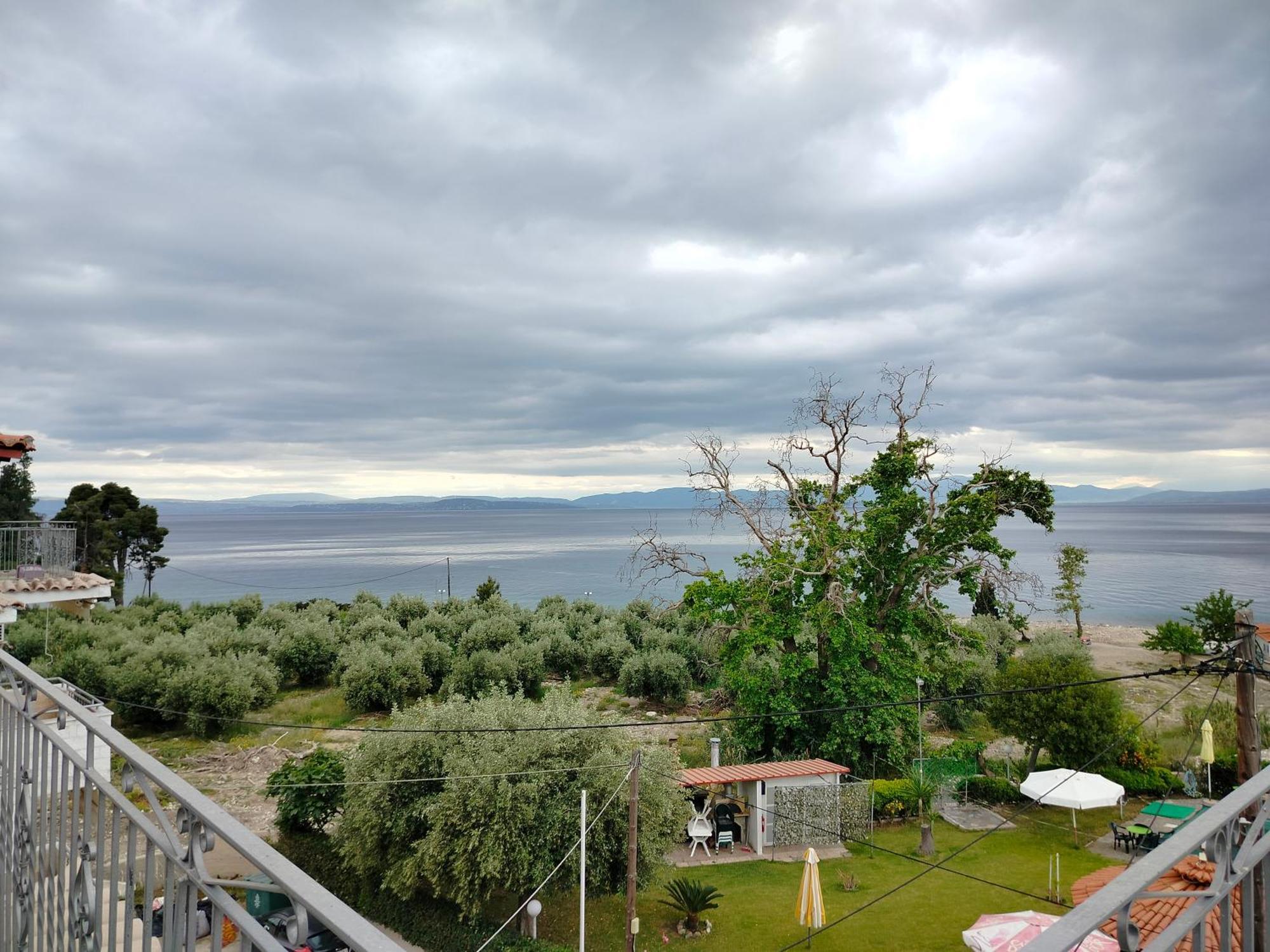 Iliahtida Apartments Rovies Bagian luar foto